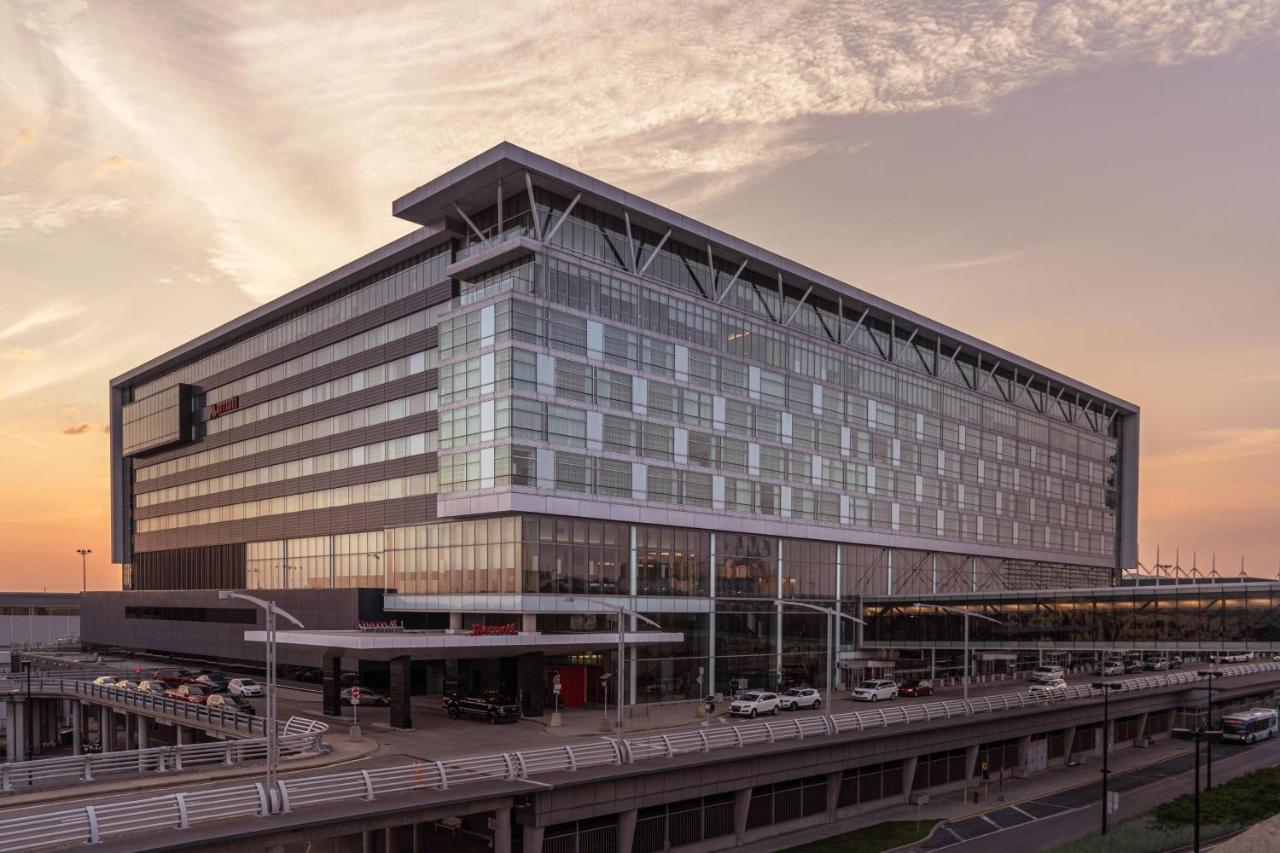 Marriott Montreal Airport In-Terminal Hotel Dorval Exterior photo